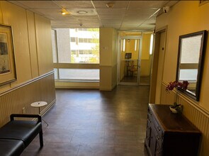 100 West Ave, Unit W203 in Jenkintown, PA - Building Photo - Building Photo