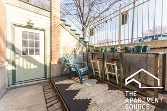 1530 N Greenview Ave, Unit 1 in Chicago, IL - Building Photo - Building Photo