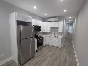 7052 W Higgins Ave in Chicago, IL - Building Photo - Building Photo