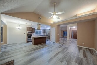 143 W Village Knoll Cir in Spring, TX - Building Photo - Building Photo
