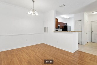 18001 Richmond Pl Dr, Unit 121 in Tampa, FL - Foto de edificio - Building Photo