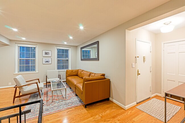 3400 39th St NW, Unit A715 in Washington, DC - Foto de edificio - Building Photo