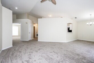 4906 Copper Canyon Blvd in Valrico, FL - Foto de edificio - Building Photo