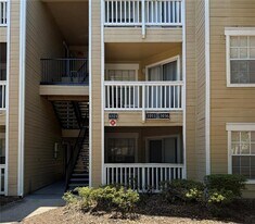 1021 S Hiawassee Rd in Orlando, FL - Building Photo