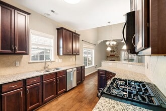 127 Cypress Hill Ln in Holly Springs, NC - Building Photo - Building Photo