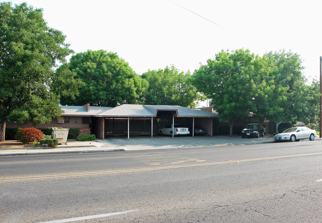 2981 E Clinton Ave in Fresno, CA - Building Photo