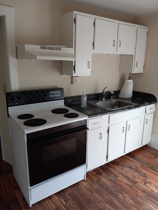 163 Autumn St, Unit C in Rochester, NH - Building Photo - Building Photo