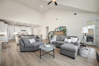 997 Sage Thrasher Cir in Dripping Springs, TX - Building Photo - Building Photo