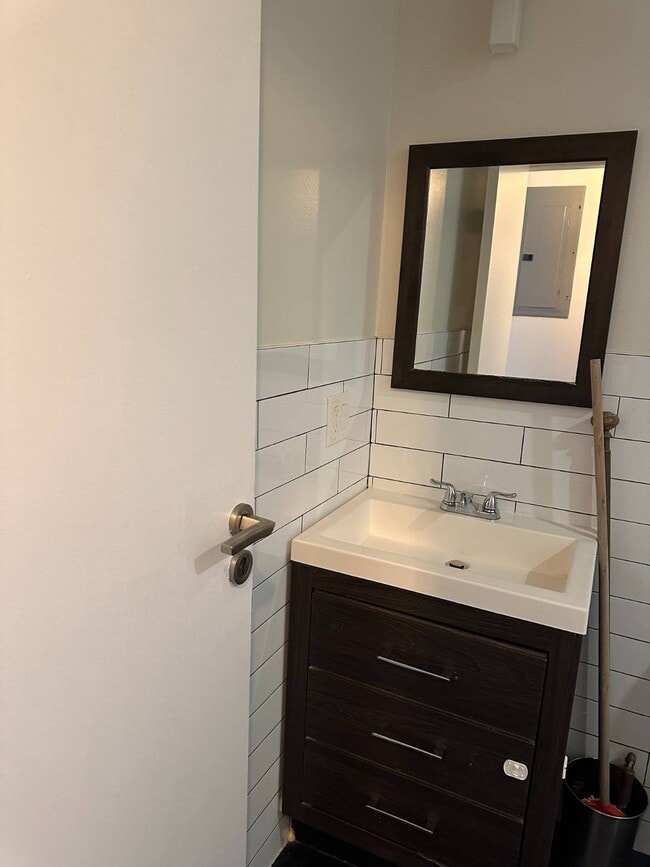 560 Fountain Ave in Brooklyn, NY - Foto de edificio - Building Photo