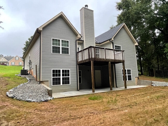 570 Brewer Dr in Locust Grove, GA - Building Photo - Building Photo