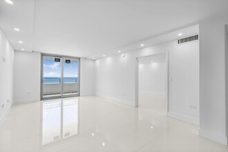 5555 Collins Ave in Miami, FL - Building Photo - Building Photo