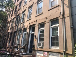 214 9th St in Jersey City, NJ - Foto de edificio - Building Photo