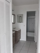 16751 NE 9th Ave, Unit 401 in North Miami Beach, FL - Building Photo - Building Photo