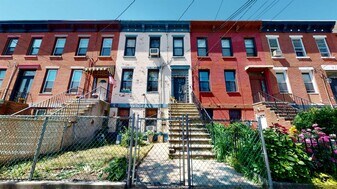 19 Henry St in Jersey City, NJ - Building Photo