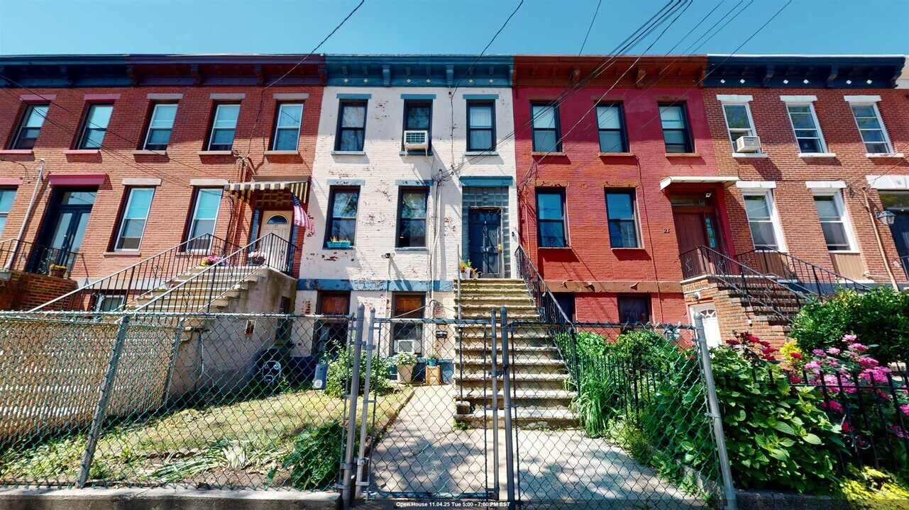 19 Henry St in Jersey City, NJ - Building Photo