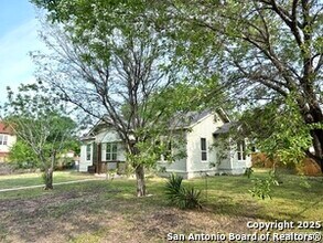 911 Florida St in San Antonio, TX - Building Photo - Building Photo