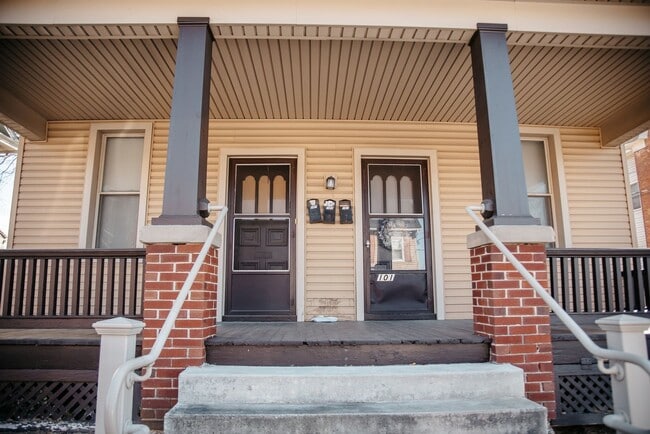 154 E High St in Elizabethtown, PA - Building Photo - Building Photo