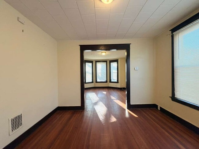 327 Bassett St, Unit 2