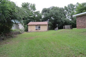 3120 Montgomery Rd in Huntsville, TX - Building Photo - Building Photo