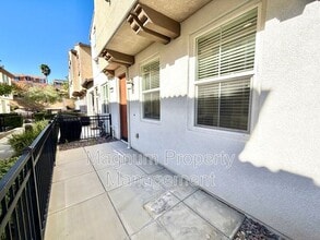 40347 Calle Real in Murrieta, CA - Foto de edificio - Building Photo
