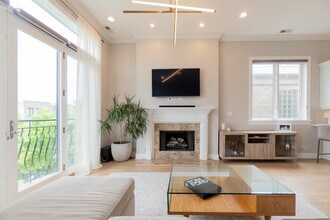 1543 W Montana St in Chicago, IL - Building Photo - Building Photo