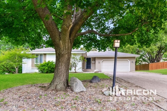 property at 3820 Union Terrace Ln N
