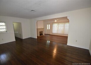 800 Andalusia Ave in Coral Gables, FL - Building Photo - Building Photo