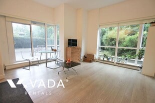 13380 108 Ave in Surrey, BC - Building Photo