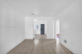 10430 NW 5th Ave-Unit -10430 in Miami, FL - Building Photo - Building Photo