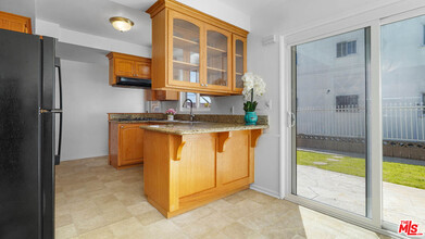 5320 W 57th St in Los Angeles, CA - Building Photo - Building Photo
