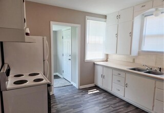 321 W RR Ave in Silver Lake, KS - Building Photo - Building Photo