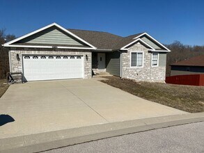 133 Creek View Dr in St. Robert, MO - Building Photo - Building Photo