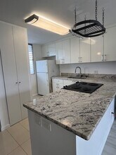1128 Ala Napunani St in Honolulu, HI - Building Photo - Building Photo