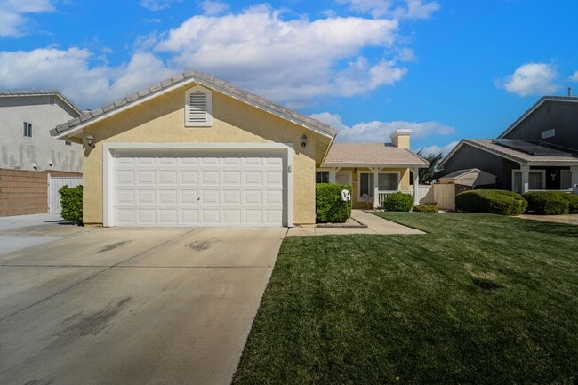 2815 Minford St in Lancaster, CA - Building Photo - Building Photo