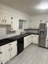 297 Cambourne Dr in Toms River, NJ - Foto de edificio - Building Photo