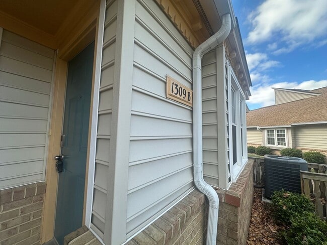 1309 Quail Creek Hollow in Chesapeake, VA - Building Photo - Building Photo