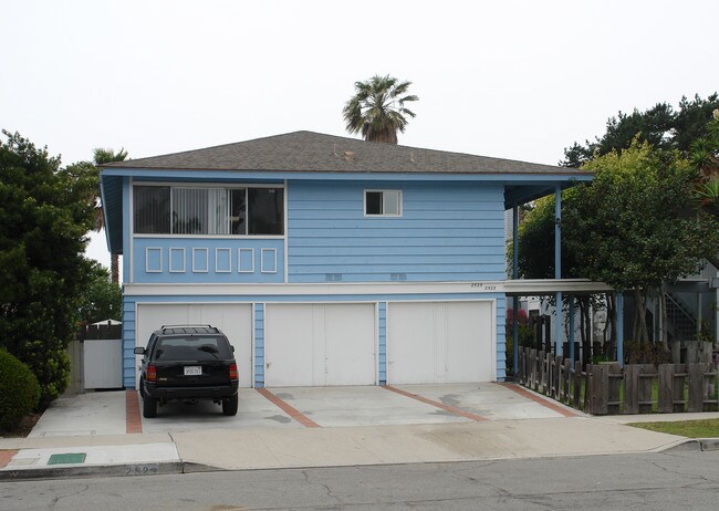 2523-2525 Bayshore Ave in Ventura, CA - Foto de edificio - Building Photo
