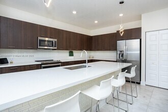 4665 NW 83rd Path in Doral, FL - Building Photo - Building Photo