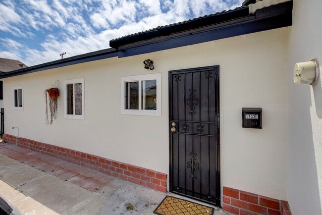 1733 W 150th St, Unit B in Gardena, CA - Building Photo - Building Photo