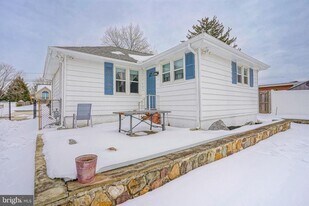 20 Landing Rd in Gloucester Township, NJ - Building Photo