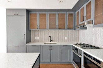 2 Shore Ln in Jersey City, NJ - Building Photo - Building Photo