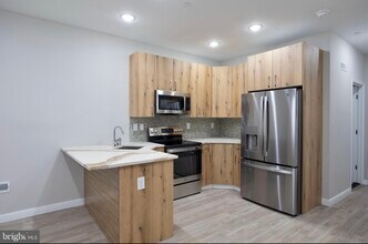 1428 W Thompson St, Unit 1 in Philadelphia, PA - Building Photo - Building Photo