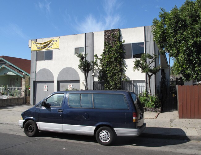 1835 Atlantic Ave in Long Beach, CA - Foto de edificio - Building Photo