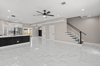 7925 Colonial Ln in Houston, TX - Building Photo - Building Photo