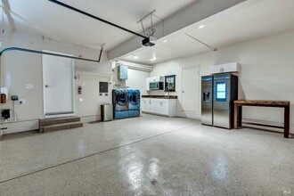 242 Toledo Ct in Vallejo, CA - Foto de edificio - Building Photo