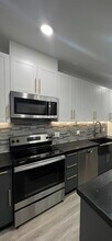 211 Baldwin Ave in Jersey City, NJ - Building Photo - Building Photo
