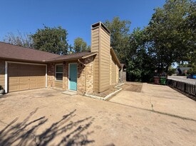 1402 Westcott Dr in Round Rock, TX - Building Photo
