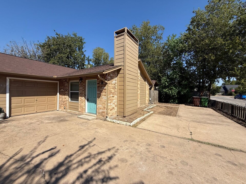 1402 Westcott Dr in Round Rock, TX - Building Photo