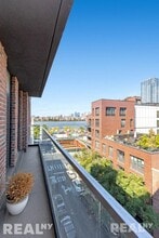 50 N 1st St in Brooklyn, NY - Foto de edificio - Building Photo