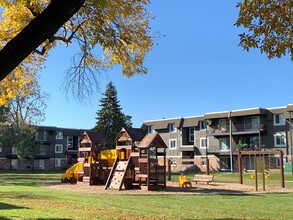 Moonraker Apartments in Brooklyn Park, MN - Building Photo - Building Photo